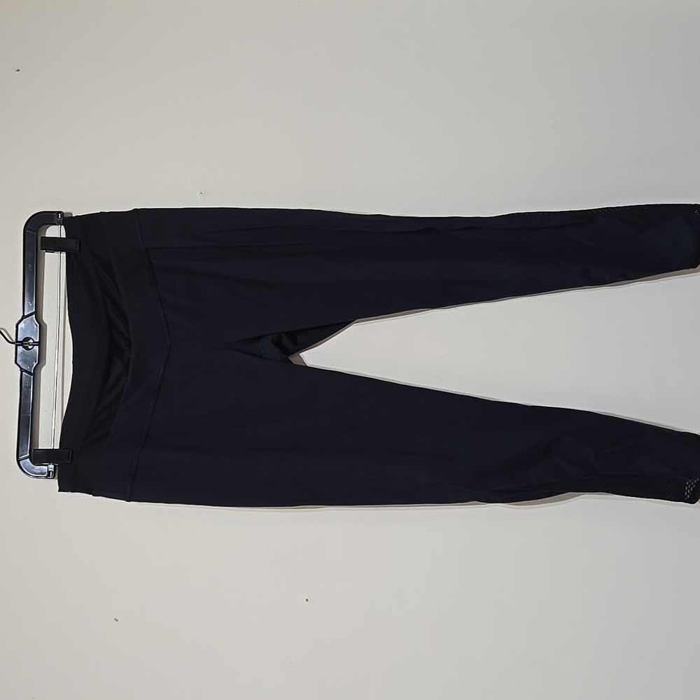 Manduka Mesh Women's Black Capri Leggings - Picture 4 of 7